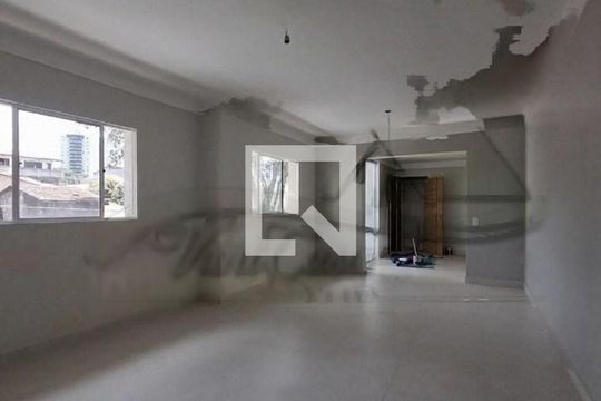 Casa à venda com 3 quartos, 220m² em Vila Guarani, São Paulo