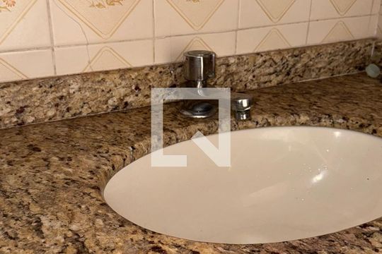 Banheiro de apartamento à venda com 1 quarto, 63m² em Vila Proost de Souza, Campinas