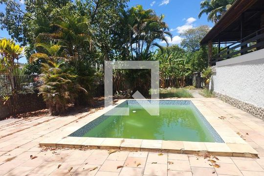 Casa à venda com 4 quartos, 400m² em Pendotiba, Niterói