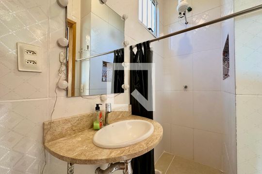 Banheiro de apartamento para alugar com 2 quartos, 80m² em Gamboa, Rio de Janeiro