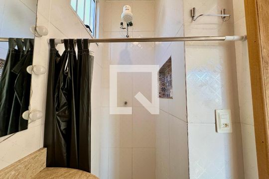 Banheiro de apartamento para alugar com 2 quartos, 80m² em Gamboa, Rio de Janeiro