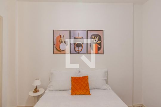 Sala/Quarto de kitnet/studio à venda com 1 quarto, 50m² em Centro Histórico, Porto Alegre