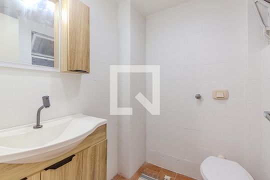 Banheiro de kitnet/studio à venda com 1 quarto, 50m² em Centro Histórico, Porto Alegre