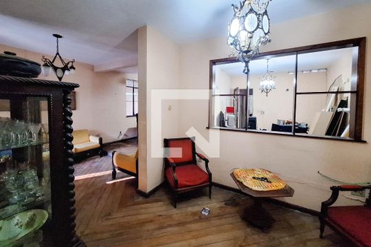 Sala de casa à venda com 7 quartos, 500m² em Centro, Niterói