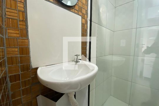 Banheiro de kitnet/studio para alugar com 1 quarto, 15m² em Mooca, São Paulo