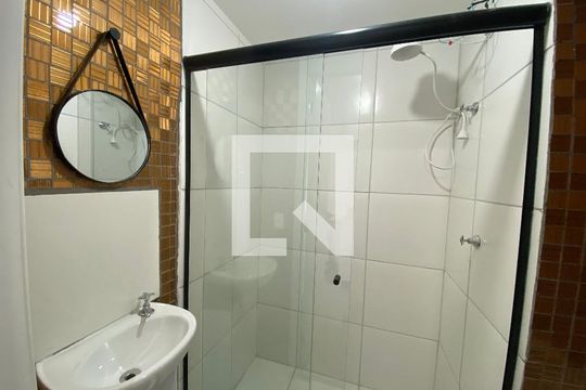 Banheiro de kitnet/studio para alugar com 1 quarto, 15m² em Mooca, São Paulo