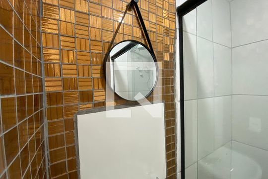 Banheiro de kitnet/studio para alugar com 1 quarto, 15m² em Mooca, São Paulo