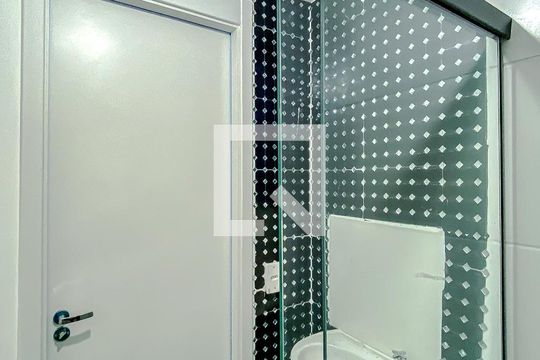 Banheiro de kitnet/studio para alugar com 1 quarto, 15m² em Mooca, São Paulo