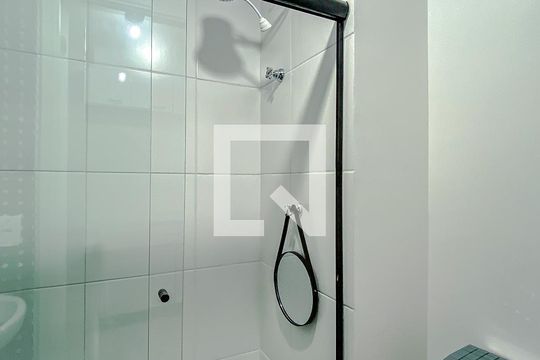 Banheiro de kitnet/studio para alugar com 1 quarto, 15m² em Mooca, São Paulo