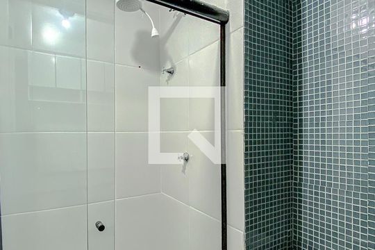 Banheiro de kitnet/studio para alugar com 1 quarto, 15m² em Mooca, São Paulo