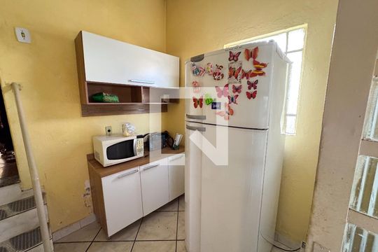 Cozinha de casa à venda com 3 quartos, 400m² em Milionários, Belo Horizonte