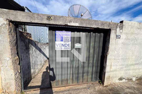Fachada de casa à venda com 3 quartos, 400m² em Milionários, Belo Horizonte