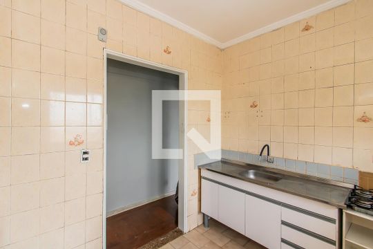 Cozinha de apartamento para alugar com 2 quartos, 65m² em Vila Marieta, São Paulo