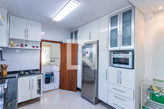 Cozinha de casa à venda com 4 quartos, 168m² em São Domingos, São Paulo