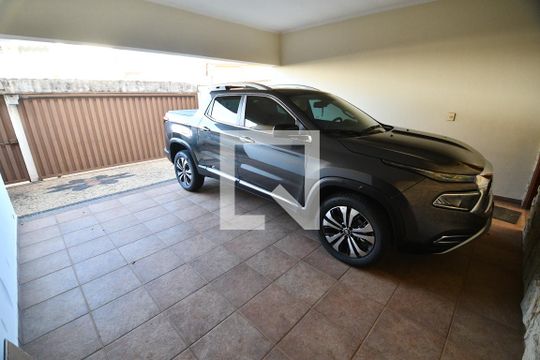 Garagem de casa à venda com 4 quartos, 300m² em Parque Taquaral, Campinas