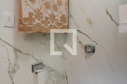 Banheiro de apartamento à venda com 2 quartos, 60m² em Passo D’areia, Porto Alegre