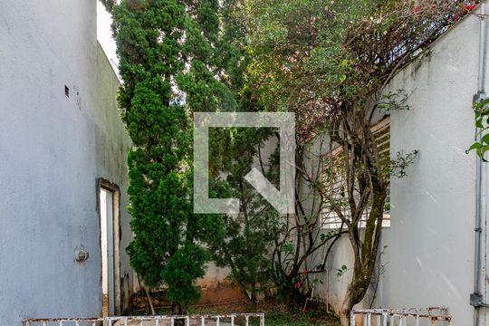 Área Externa de casa para alugar com 3 quartos, 404m² em Estoril, Belo Horizonte
