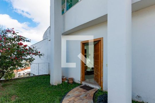Fachada de casa para alugar com 3 quartos, 404m² em Estoril, Belo Horizonte
