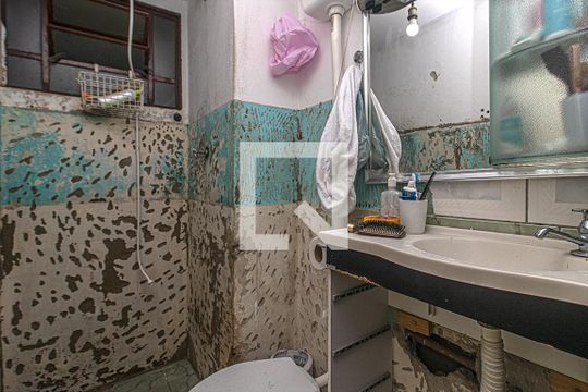 Banheiro de apartamento à venda com 2 quartos, 45m² em Vila Heliopolis, São Paulo