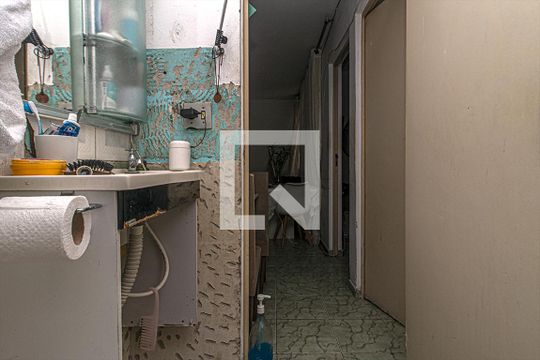 Banheiro de apartamento à venda com 2 quartos, 45m² em Vila Heliopolis, São Paulo