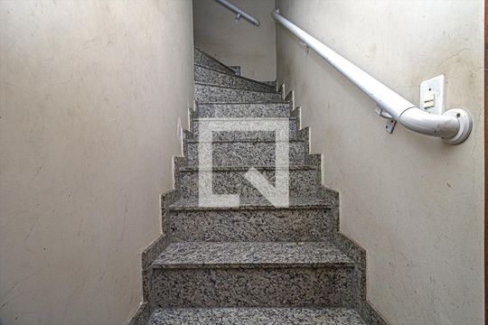 Escada (Casa 1) de casa à venda com 7 quartos, 359m² em Vila da Saúde, São Paulo
