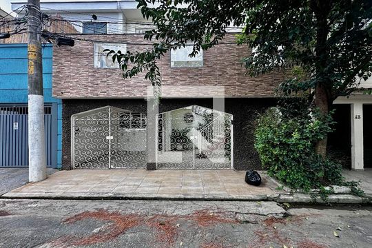 Fachada de casa à venda com 3 quartos, 200m² em Campo Belo, São Paulo