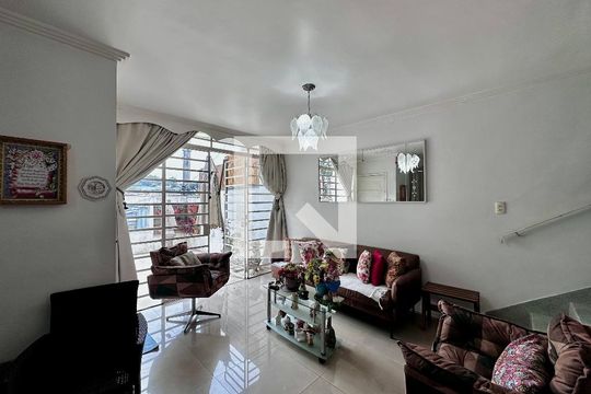 Sala de casa à venda com 3 quartos, 200m² em Campo Belo, São Paulo