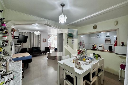 Sala de casa à venda com 3 quartos, 200m² em Campo Belo, São Paulo