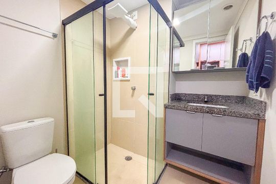 Banheiro de kitnet/studio à venda com 1 quarto, 25m² em Pinheiros, São Paulo