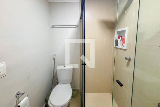 Banheiro de kitnet/studio à venda com 1 quarto, 25m² em Pinheiros, São Paulo