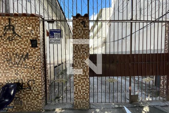Fachada de casa à venda com 2 quartos, 65m² em Maracanã, Rio de Janeiro