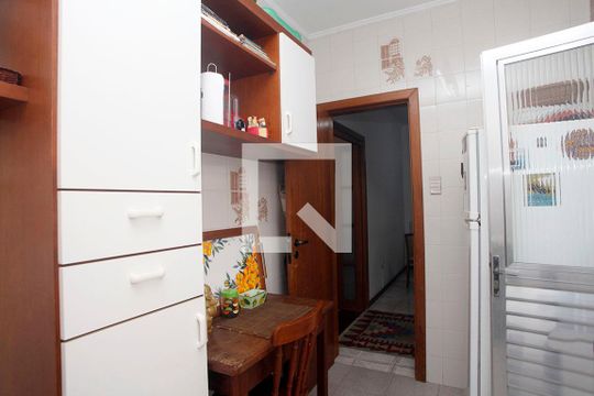 Cozinha de apartamento à venda com 3 quartos, 105m² em Floresta, Porto Alegre