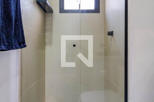 Banheiro de kitnet/studio à venda com 1 quarto, 26m² em Cidade Jardim, São Paulo
