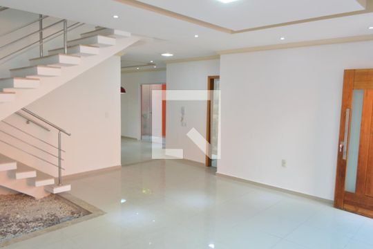 Sala de casa de condomínio para alugar com 3 quartos, 230m² em Taquara, Rio de Janeiro