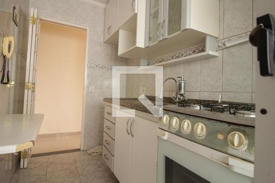 Cozinha de apartamento para alugar com 2 quartos, 44m² em Parque Savoy City, São Paulo