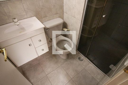 Banheiro de apartamento para alugar com 2 quartos, 44m² em Parque Savoy City, São Paulo