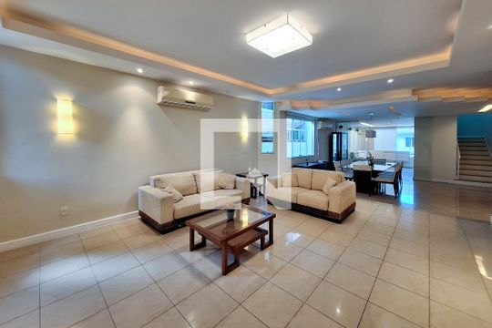 Sala 1 de casa à venda com 4 quartos, 334m² em Itaipu, Niterói