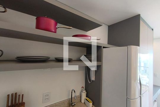 Cozinha de apartamento para alugar com 1 quarto, 23m² em Vila Mariana, São Paulo