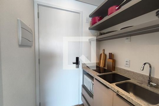 Cozinha de apartamento para alugar com 1 quarto, 23m² em Vila Mariana, São Paulo