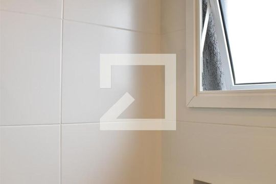 Banheiro de kitnet/studio para alugar com 1 quarto, 42m² em Capão da Imbuia, Pinhais