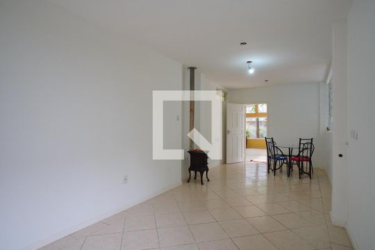 Cozinha de casa à venda com 4 quartos, 252m² em Navegantes, Porto Alegre