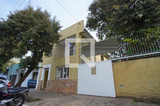 Fachada de casa à venda com 4 quartos, 252m² em Navegantes, Porto Alegre