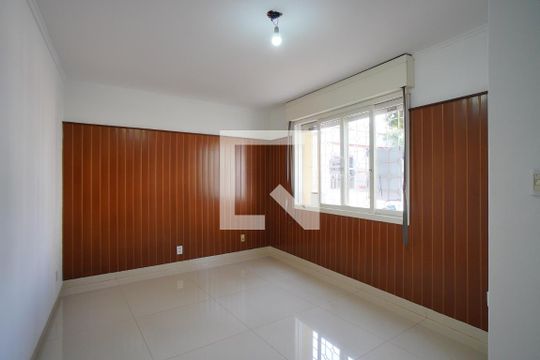 Casa à venda com 4 quartos, 252m² em Navegantes, Porto Alegre