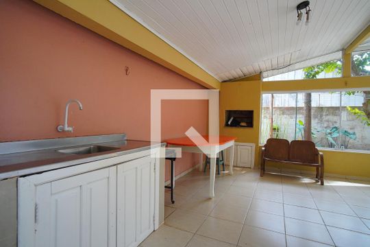 Área - Churrasqueira de casa à venda com 4 quartos, 252m² em Navegantes, Porto Alegre