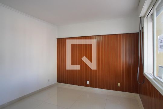 Sala 1 de casa à venda com 4 quartos, 252m² em Navegantes, Porto Alegre