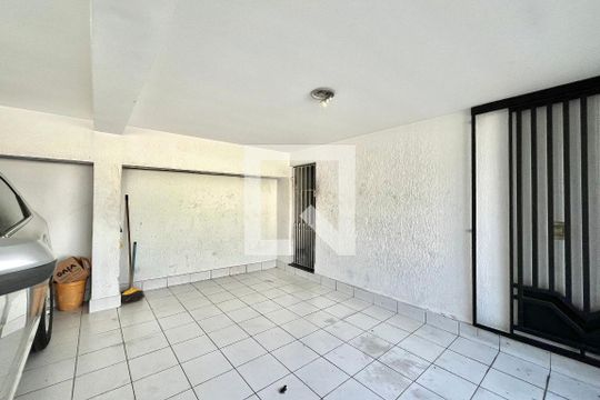 Garagem de casa para alugar com 4 quartos, 200m² em Jabaquara, São Paulo