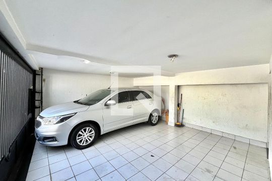 Garagem de casa para alugar com 4 quartos, 200m² em Jabaquara, São Paulo