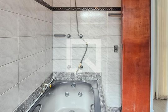 Banheiro da Suíte de casa à venda com 3 quartos, 142m² em Vila Sao Leopoldo, São Bernardo do Campo