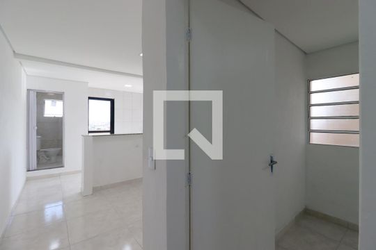Corredor de casa para alugar com 2 quartos, 70m² em Vila Aquilino, Santo André