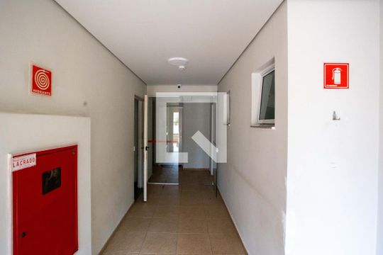 Hall de entrada de apartamento à venda com 3 quartos, 70m² em Taboão, Diadema